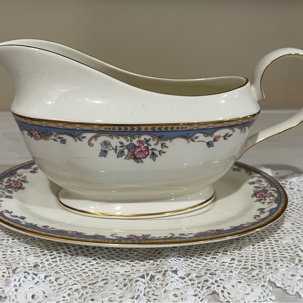 Brand New Lenox Southern Vista Gravy/Sauce Boat with Saucer